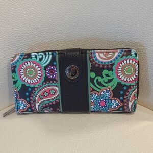 Stone Mountain Accessories Black Floral Wallet